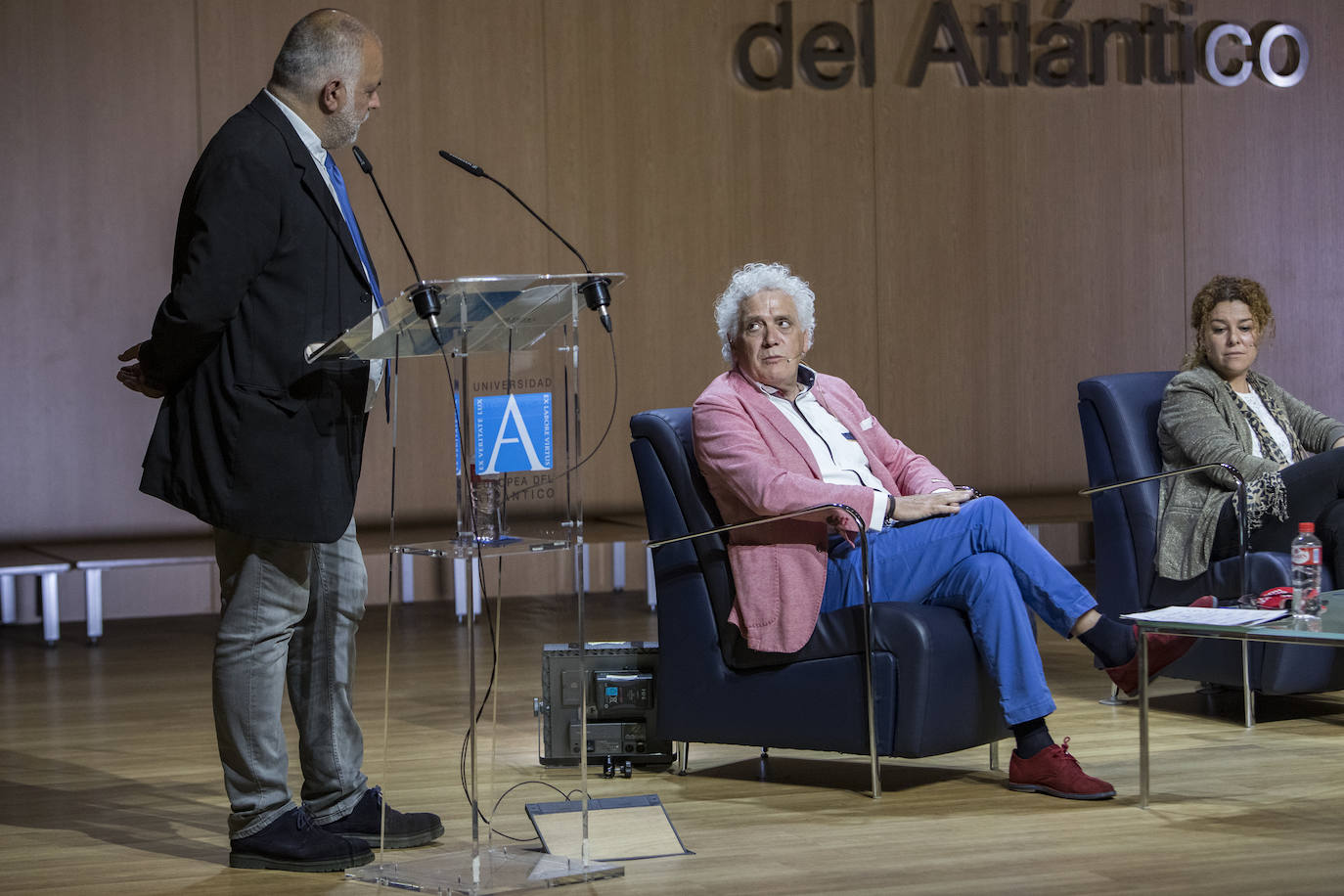 El salón de actos de la Universidad Europea del Atlántico acogió este foro organizado por El Diario Montañés y CaixaBank 