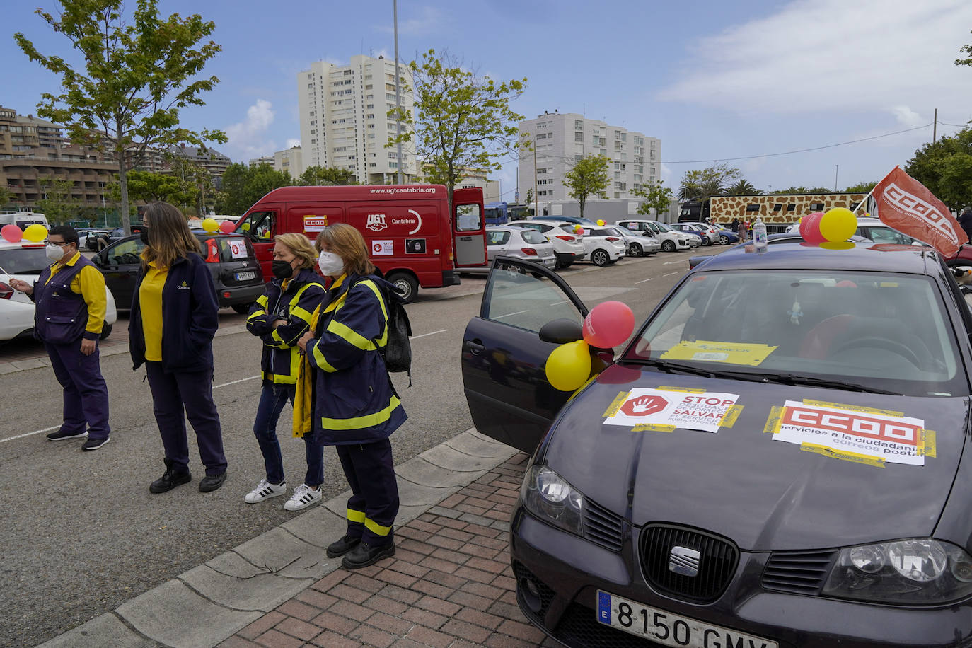 Fotos: Los trabajadores de Correos se movilizan en Santander