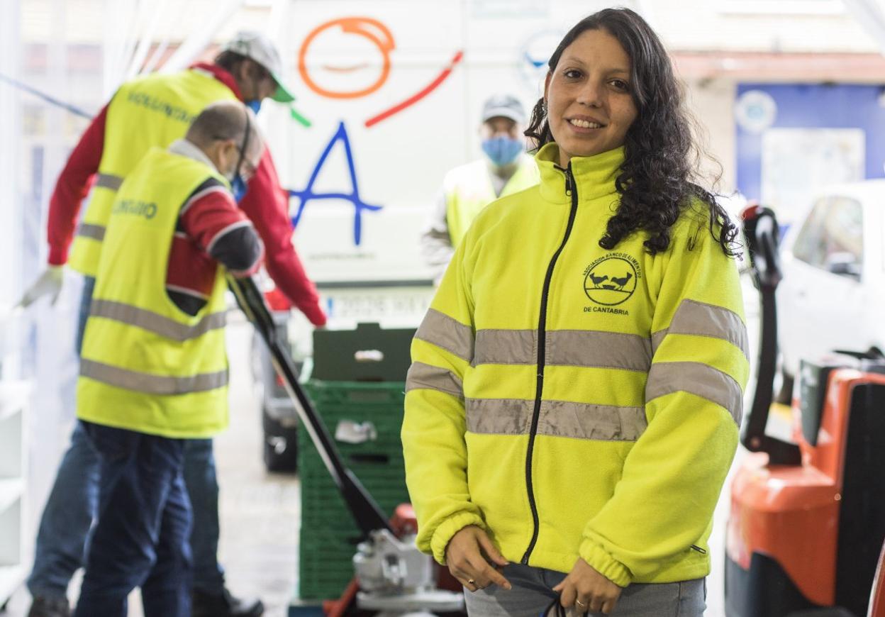 Marcela Calle, en la sede del Banco de Alimentos de Santander.