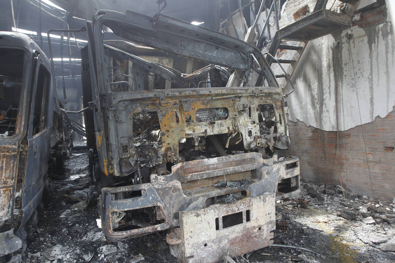 Fotos: Así ha quedado la nave de Polanco tras el incendio