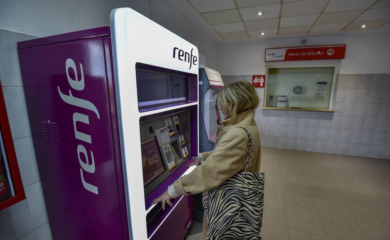 Renfe refuerza los trayectos de tren entre Santander y Madrid los viernes y los domingos