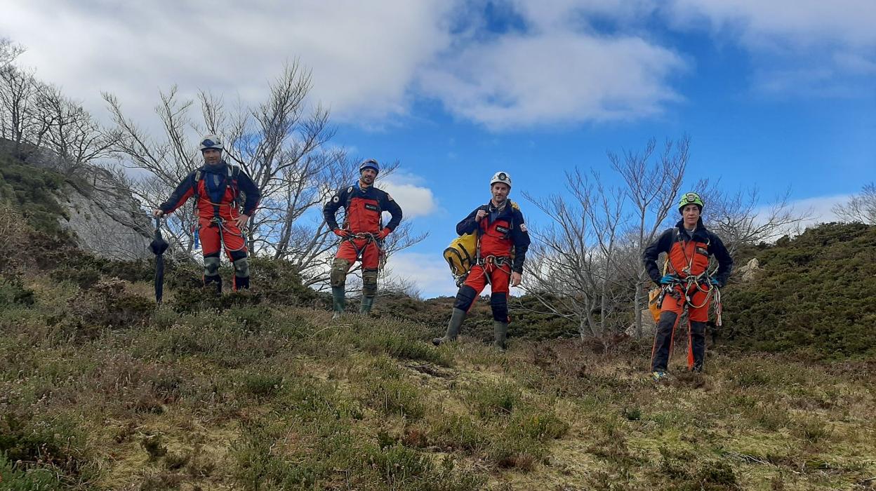 Ángel García, Jorge García, Javier Laguillo y Marta Arroyo, miembros de Esocan. Espeleosocorro