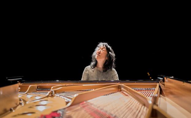 Se subirá al escenario de la Sala Argenta, Mitsuko Uchida, otra pianista de referencia de las últimas décadas. 