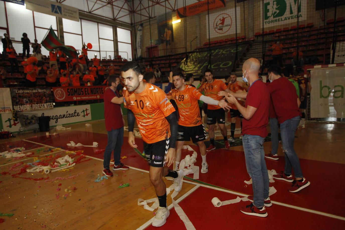 El Bathco Torrelavega pone el punto y final a una temporada histórica.