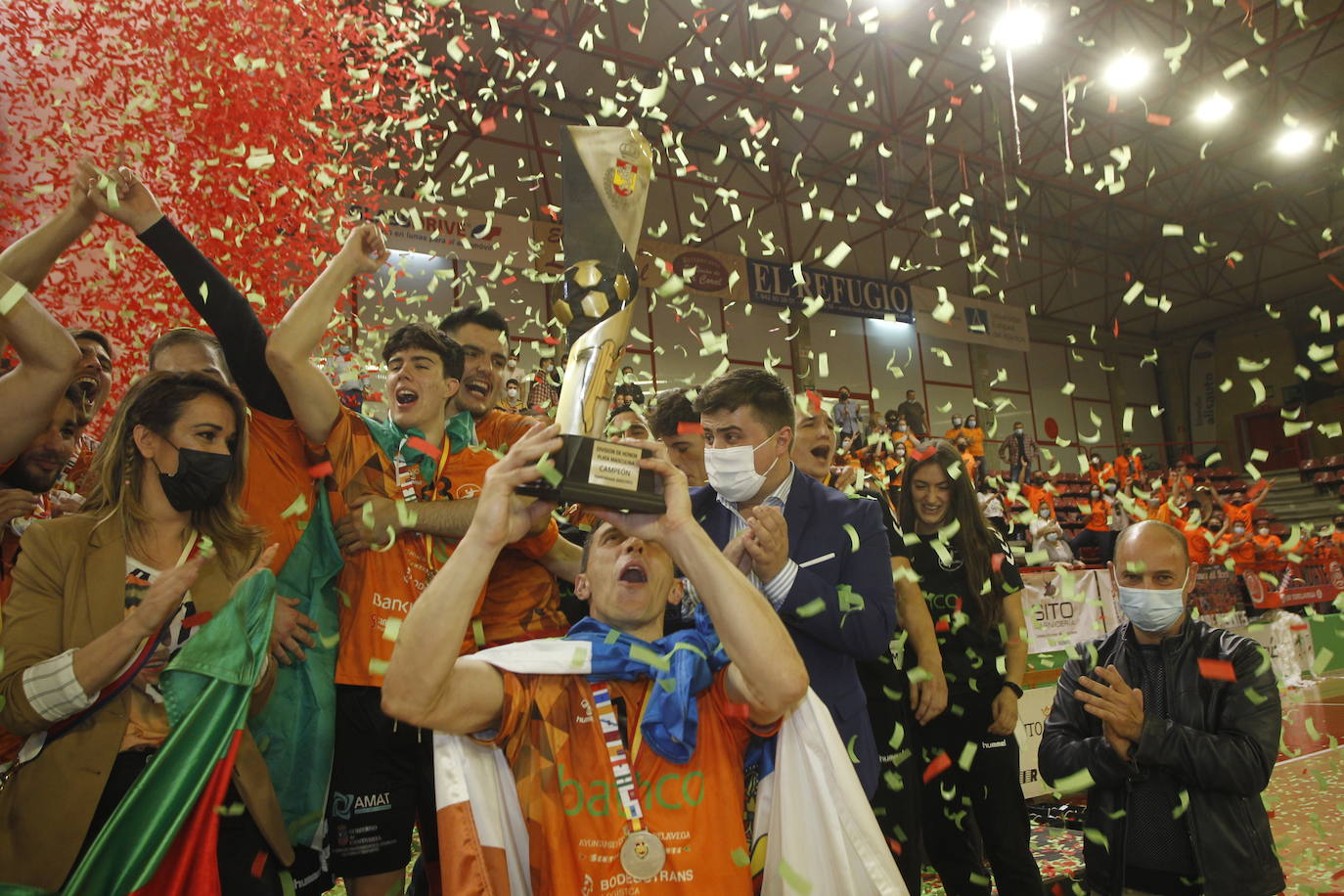 El Bathco Torrelavega pone el punto y final a una temporada histórica.