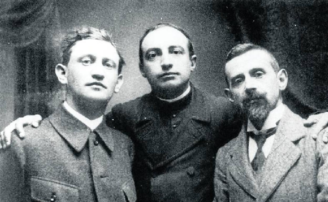 Los descubridores, de izquierda a derecha, Hugo Obermaier, Henri Breuil y Alcalde del Río.