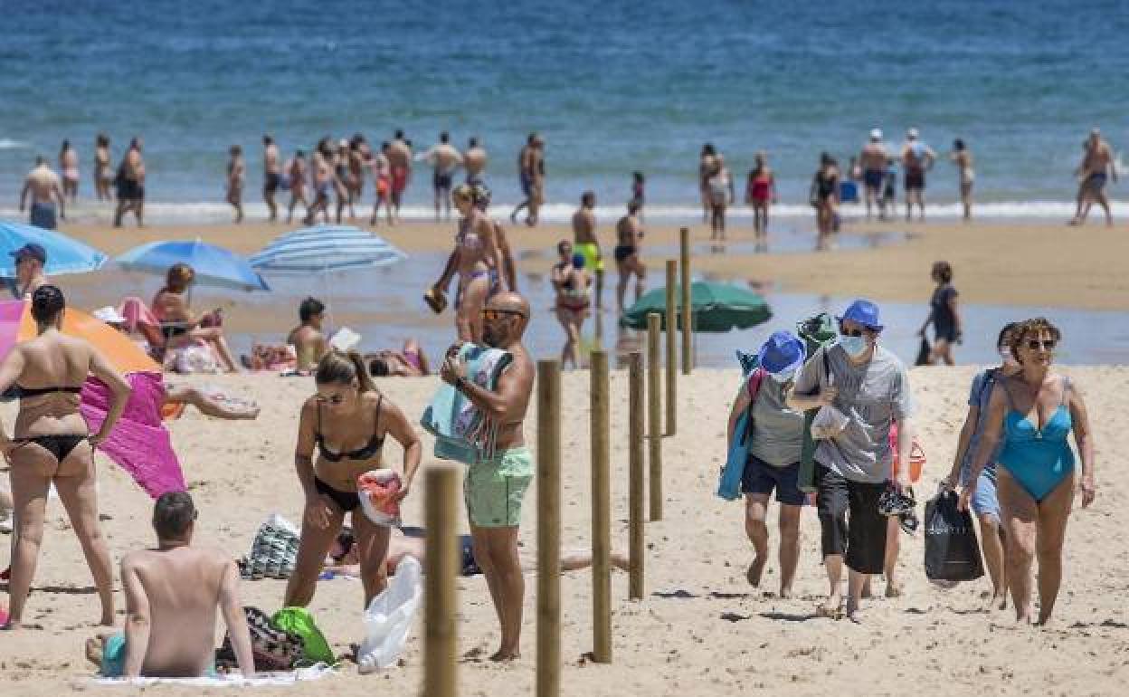 Imagen que muestra el acceso balizado a la Segunda de El Sardinero instalado el año pasado