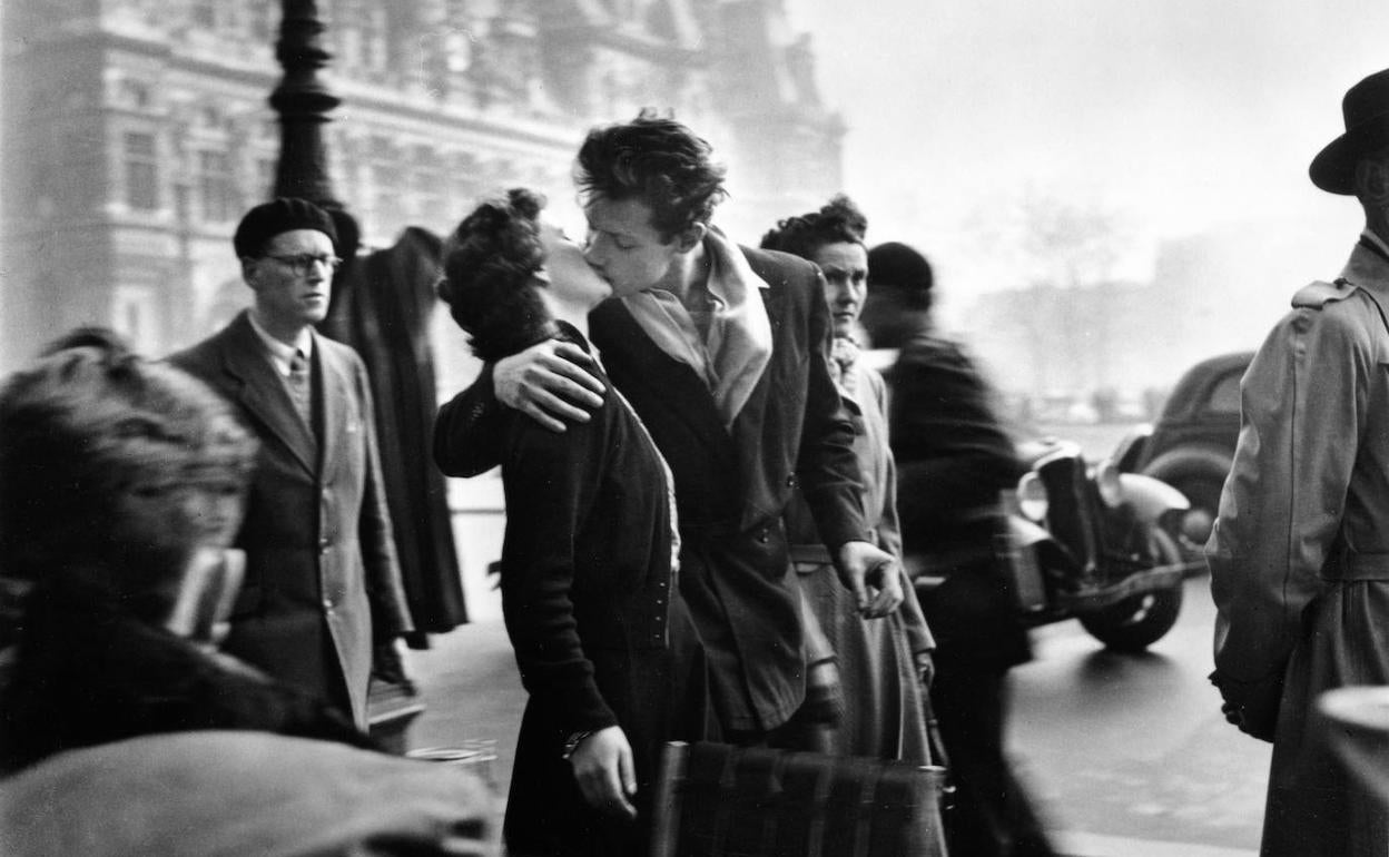 'El beso en el Hotel de Ville', una fotografía icónica.