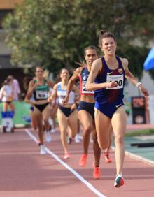 Imagen secundaria 2 - Arriba la prueba de 5.000 metros femenina. Abajo, la de los 5.000 masculina y los 'milqui' de categoría femenina