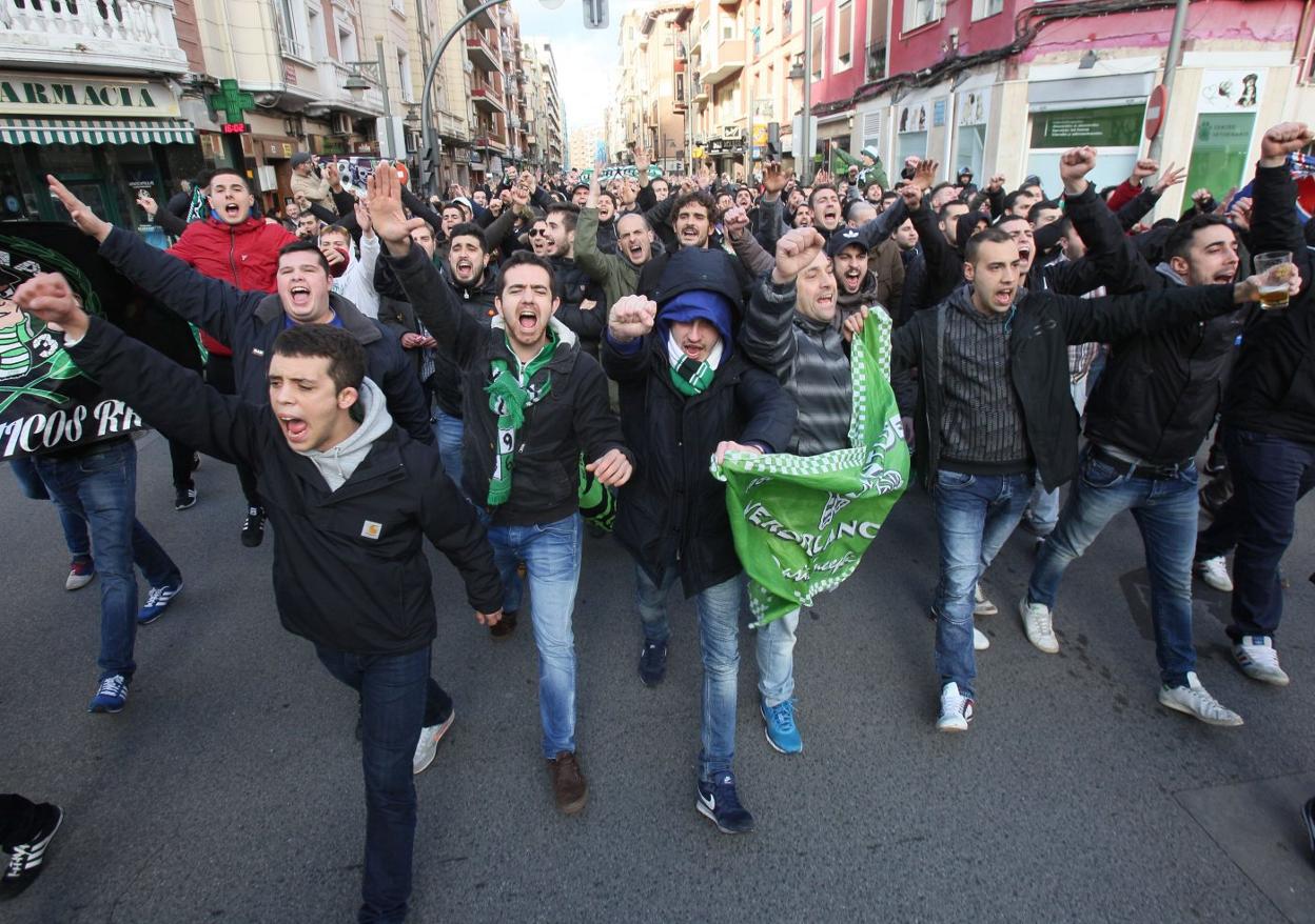 Aficionados racinguistas, en Logroño en el año 2016. celedonio