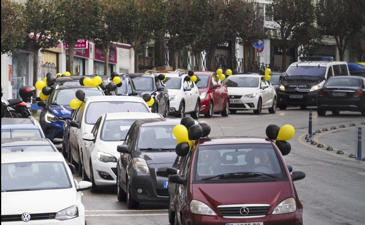 Caravana de interinos por las calles de Santander, protestando el pasado 31 de enero. 