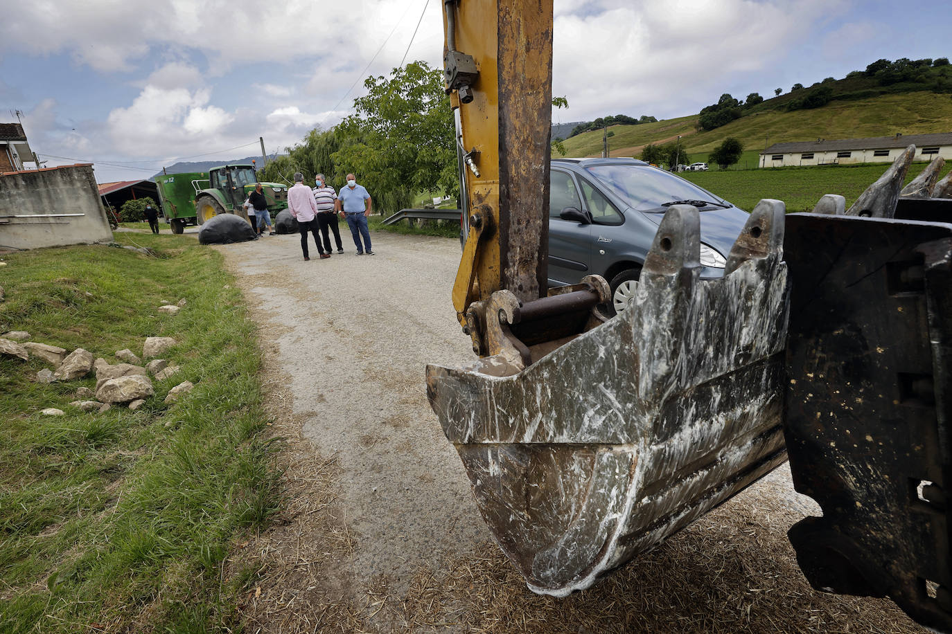 La presión vecinal evita el derribo del puente que Adif había previsto para este viernes