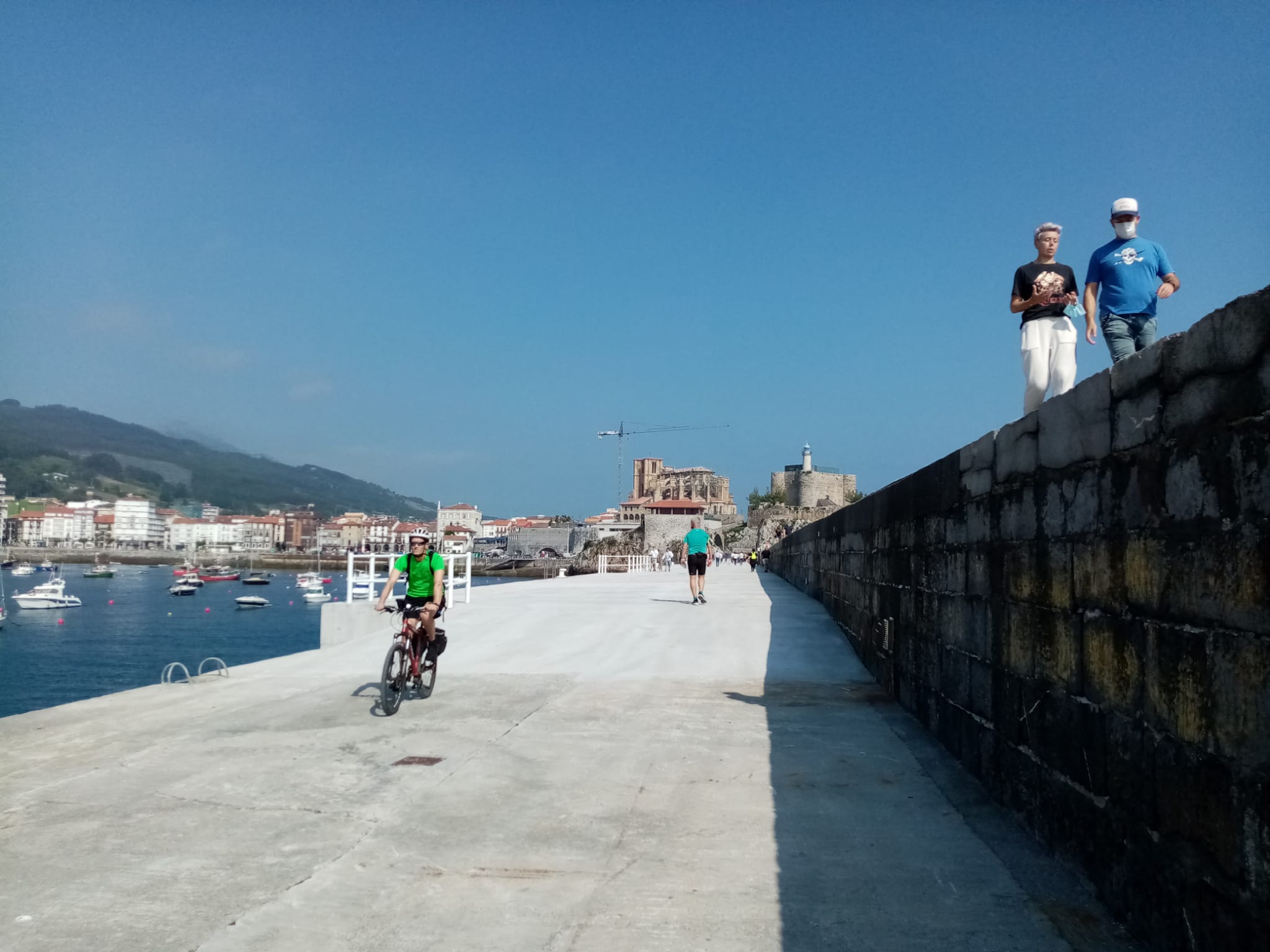 Fotos: Abierto el rompeolas de Castro Urdiales tras las obras de refuerzo