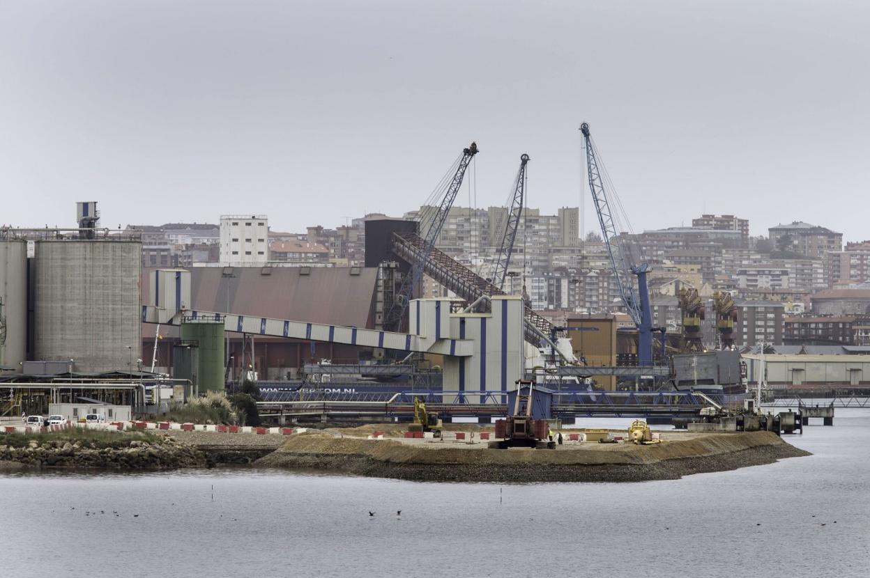 Estado de los trabajos del Muelle 9 de Raos en octubre de 2017, tras una de las primeras reanudaciones. A día de hoy siguen igual. 