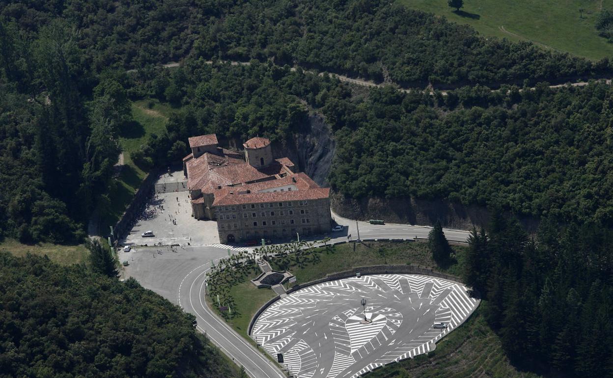 Vista aérea de Santo Toribio de Liébana.