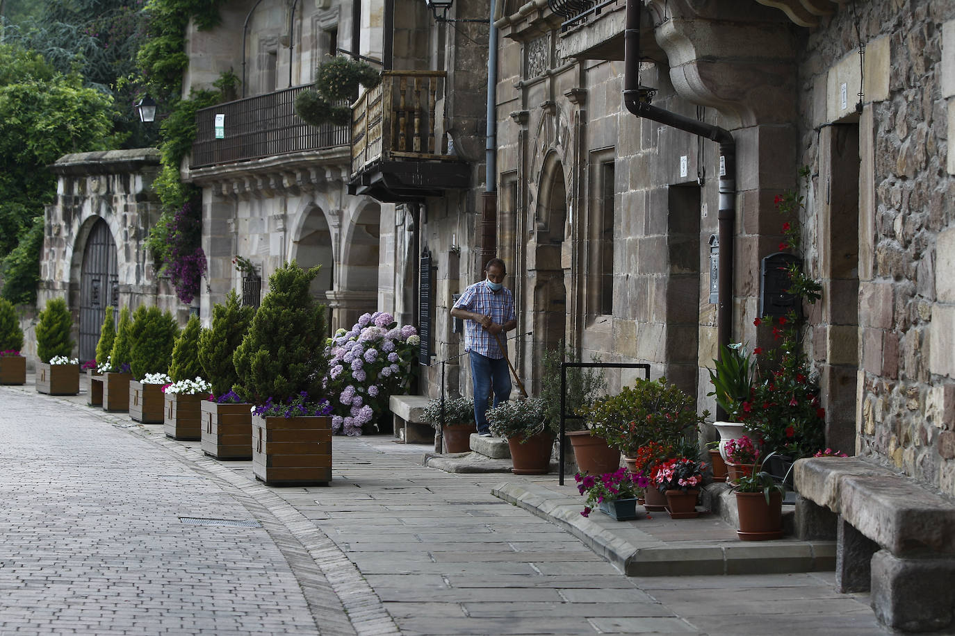 El Jurado de Pueblo de Cantabria ha elegido este año a esta localidad de Cartes por ser la que «mejor» se ha adaptado a los objetivos del proyecto, por la «calidad» de su propuesta y el por «interés» del Ayuntamiento y sus vecinos, que han salido a la calle a celebrar el reconocimiento