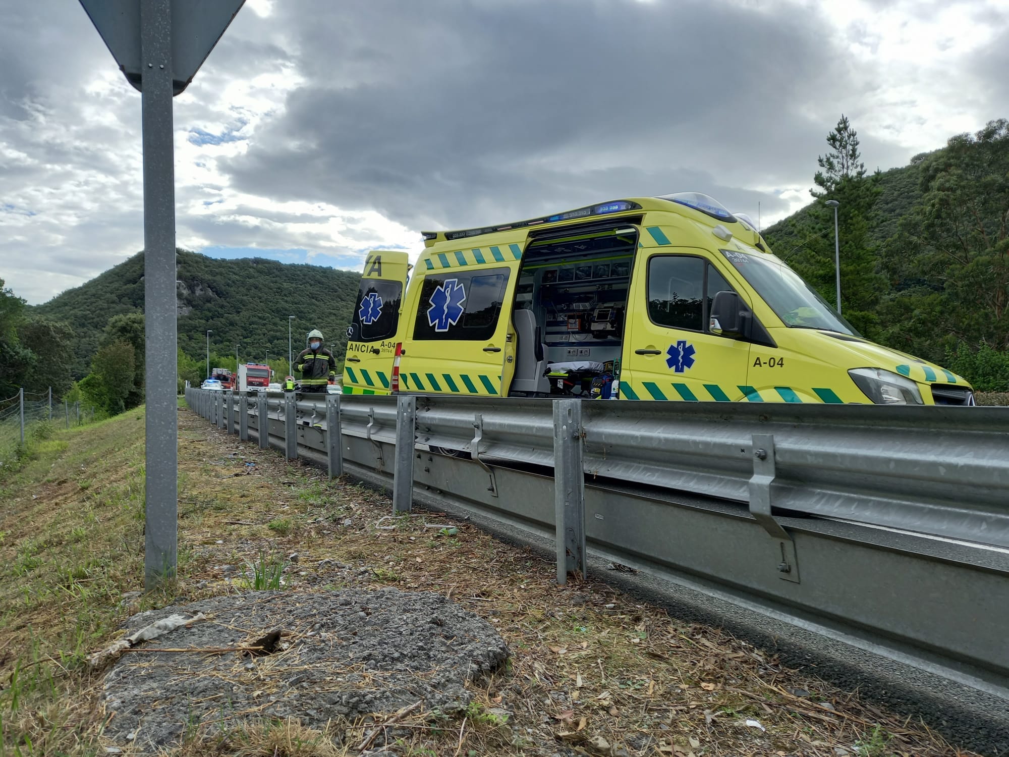 Fotos: Cinco heridos en un accidente múltiple en la A-8