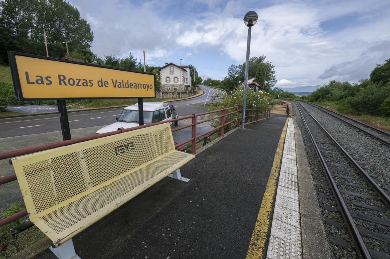 La estación de tren de Las Rozas de Valdearroyo, completamente vacía. 