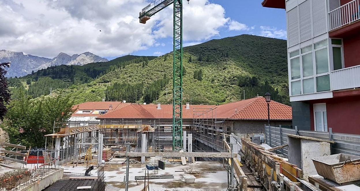 Obras de mejora que se ejecutan en el cuartel de Potes. 