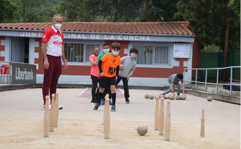 Los bolos empiezan a rodar con fuerza en el colegio de Villaescusa