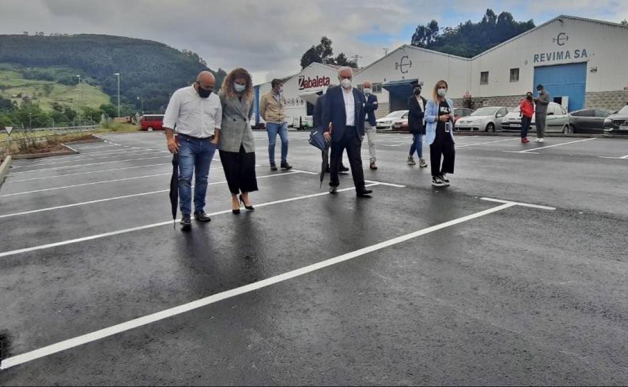 Inauguración del nuevo aparcamiento en el polígono de Molladar.