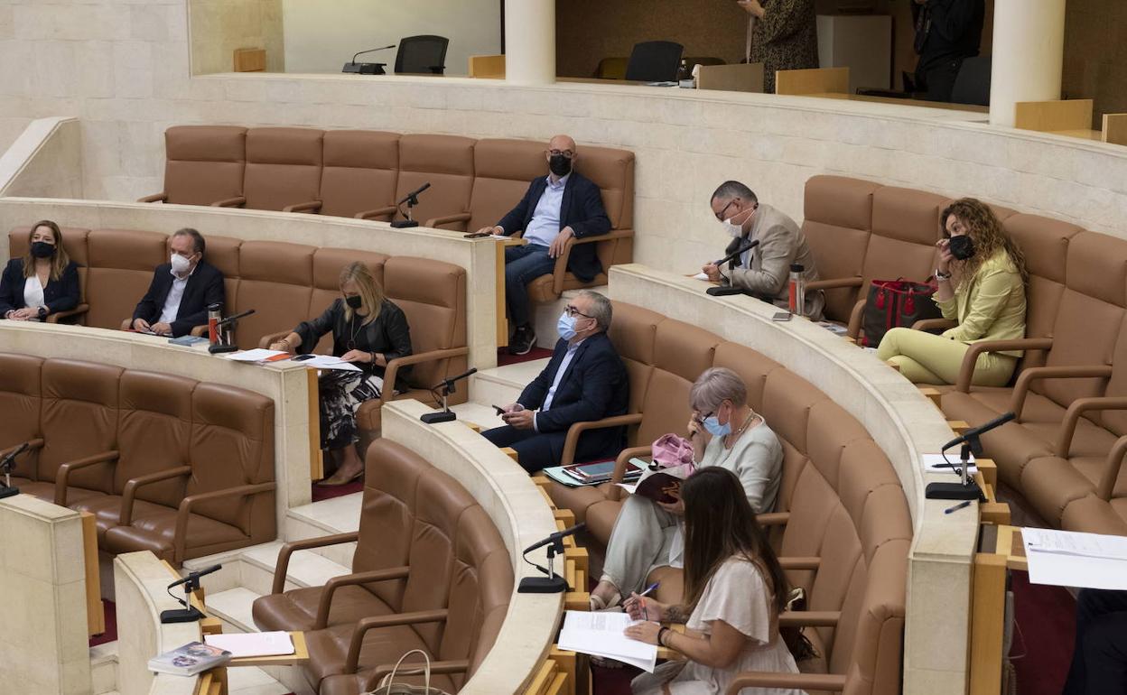 El hemiciclo del Parlamento no ha estado completo en los últimos tiempos.