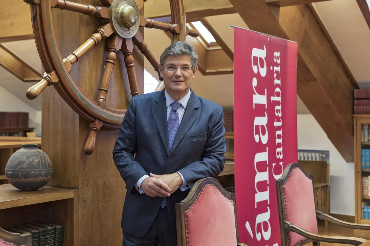 Rafael Catalá, ayer en la Cámara de Comercio de Cantabria, en Santander. 