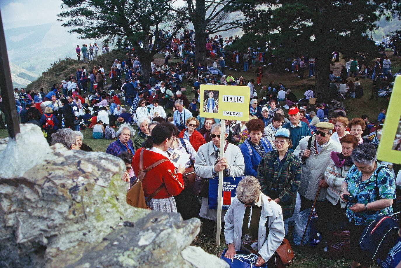 1995:10.00 peregrinos se dieron cita en el santuario ante el anuncio de un milagro que luego fue desmentido