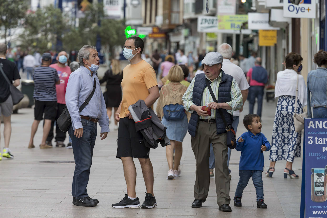 Aún son mayoría quienes prefieren mantenerse a cubierto por seguridad en las primeras horas de aplicación de la nueva normativa