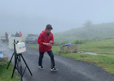 Imagen secundaria 1 - Participantes en la Marcha de alta Montaña este año en Guriezo.