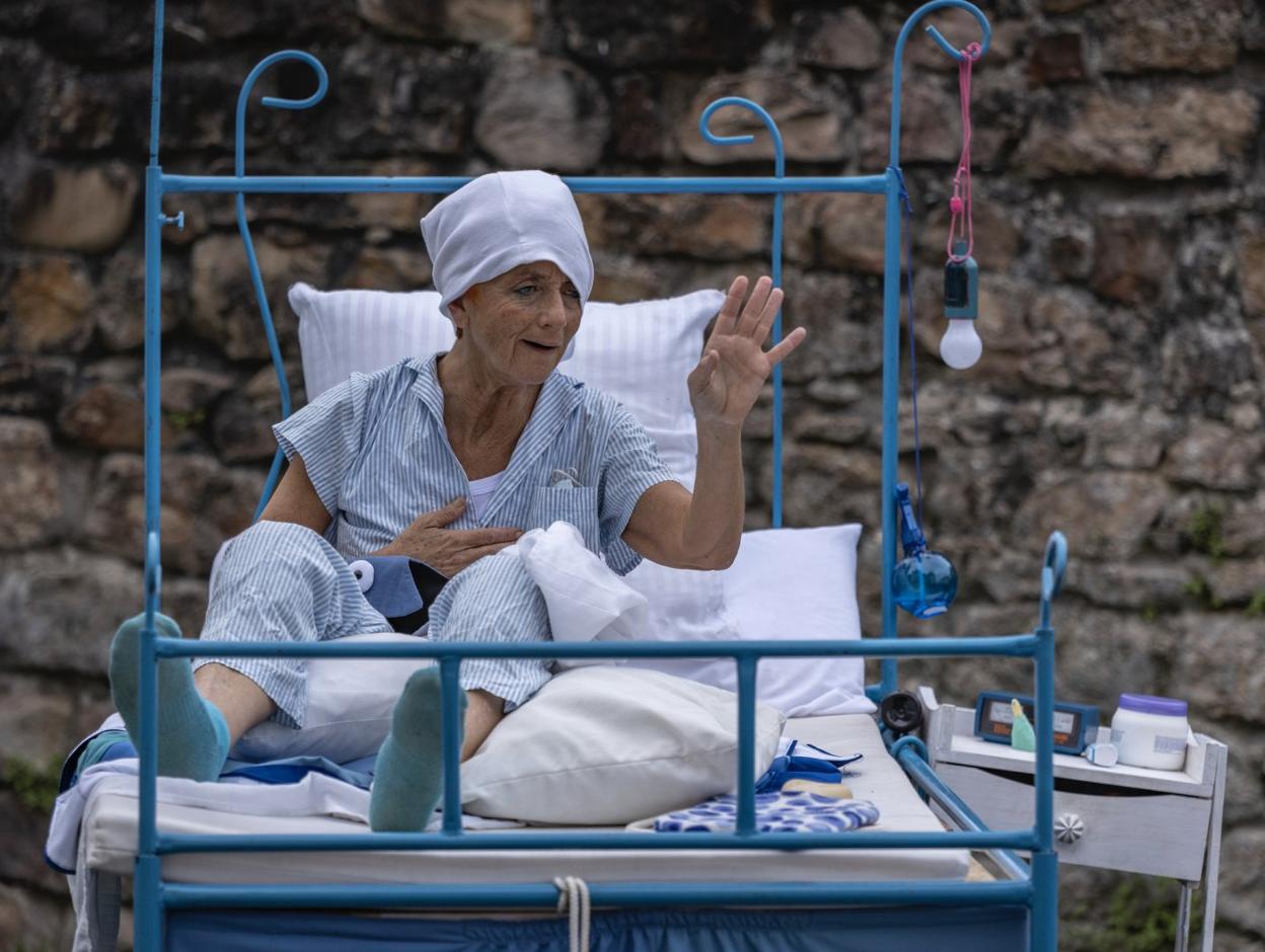 Iris Brock protagoniza la obra 'Strangers in the nit'. 