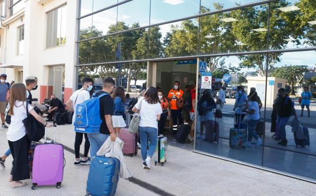 Los estudiantes abandonan Mallorca. 