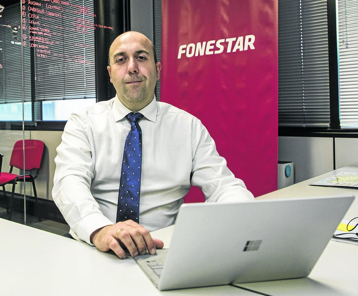 El presidente del CID, Carlos Besoy, ayer en las instalaciones de Fonestar en Guarnizo. 