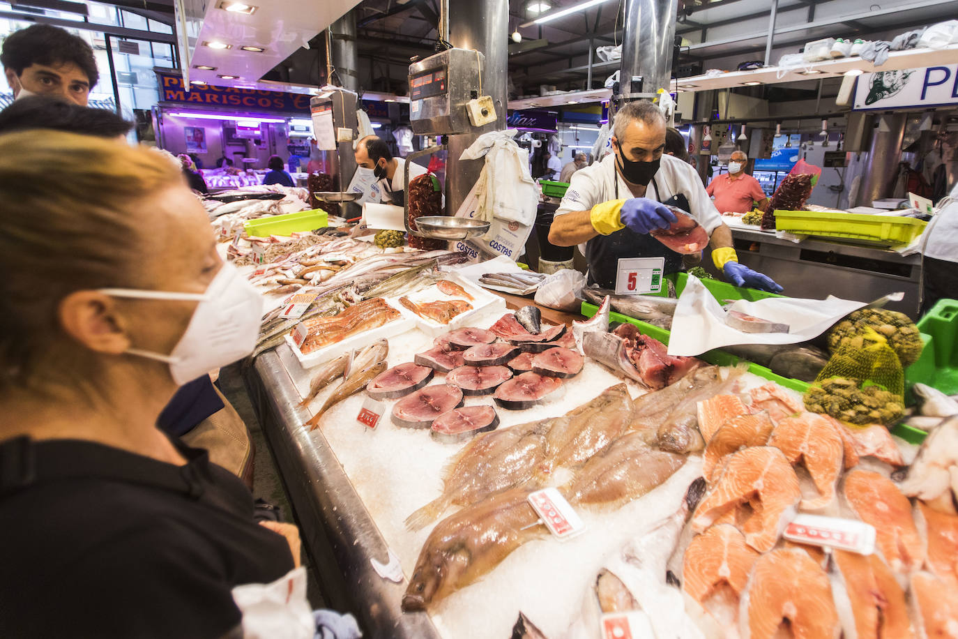 Las pescaderías notan las «ganas» de los clientes por probar los primeros túnidos de la campaña