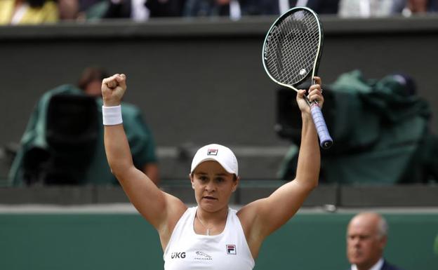 Ashleigh Barty celebra su victoria contra Angelique Kerber. 