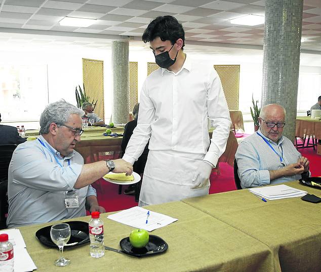 El presidente de la Academia, Hernández de Sande.