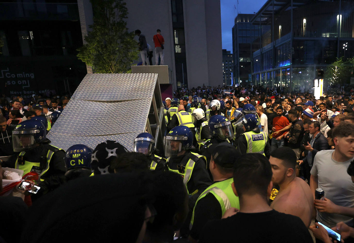 Fotos: Imágenes de los disturbios efectuados por los aficionados ingleses tras la derrota de Inglaterra en la final de la Eurocopa