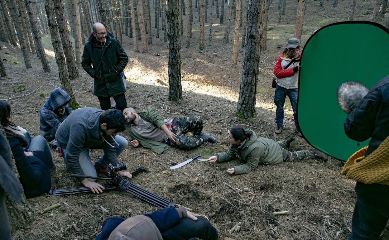 Imagen del rodaje de la película de terror 'The Winter Hunger' del director cántabro Alvaro García. 