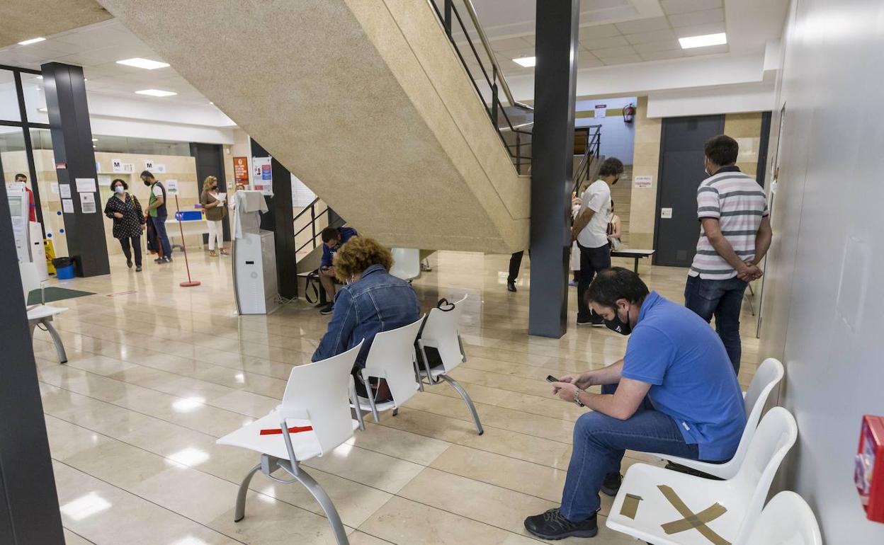 Zona de vacunación en el edificio de Sanidad de la calle Vargas.