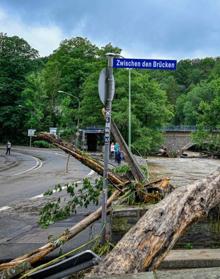 Imagen secundaria 2 - Alemania recupera ya 120 cadáveres y Lieja pide evacuar la ciudad ante el riesgo de inundación