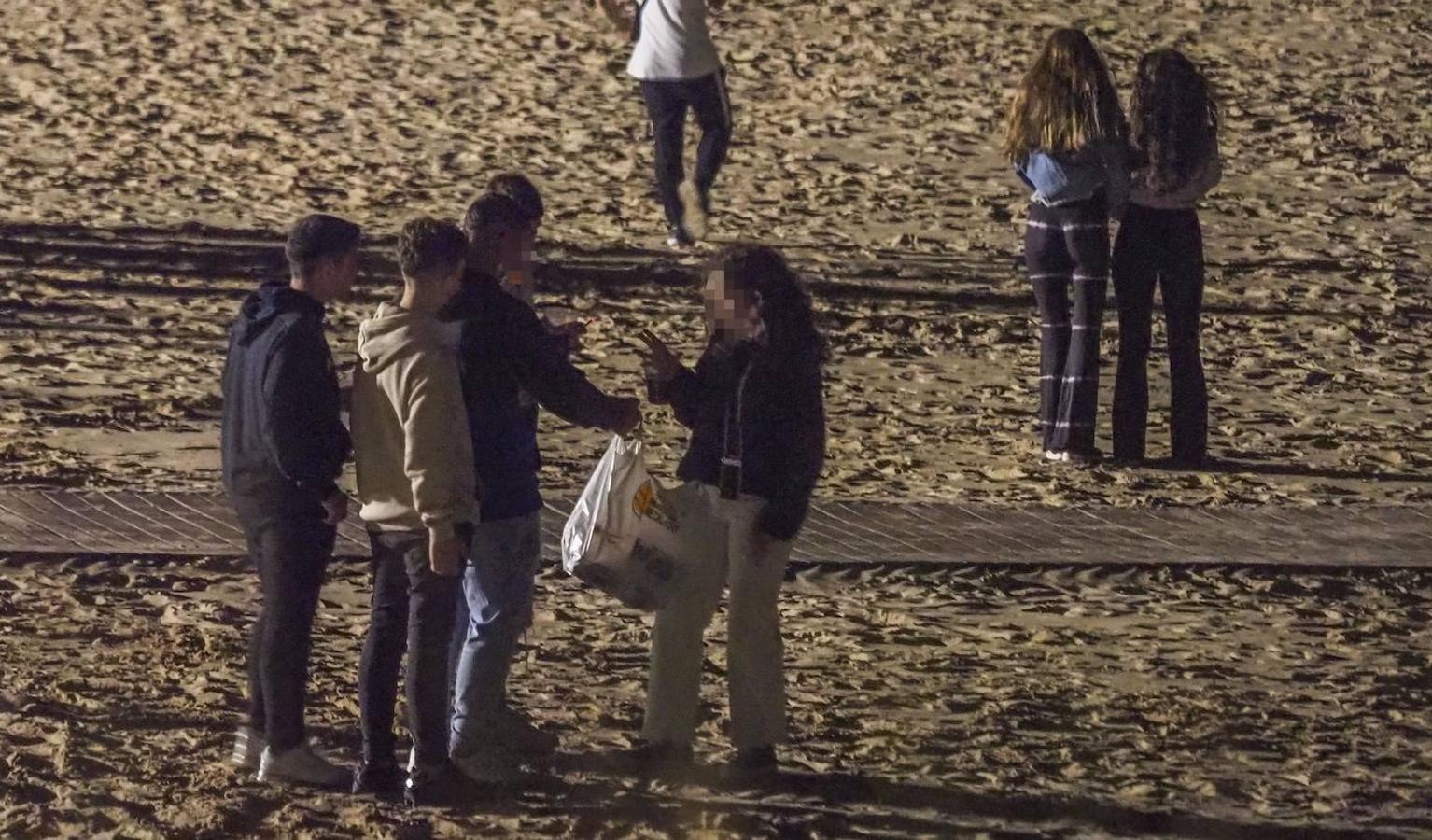 Fotos: Verano de botellón en Noja