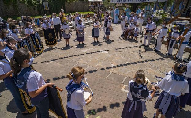 Imagen principal - Cantabria celebra El Carmen contenido por la pandemia