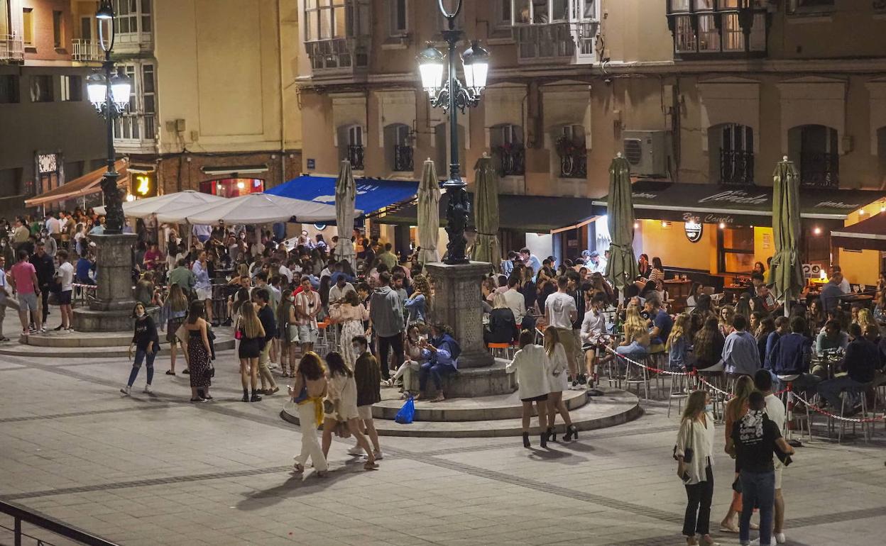 Centro de Santander por la noche en época de pandemia.