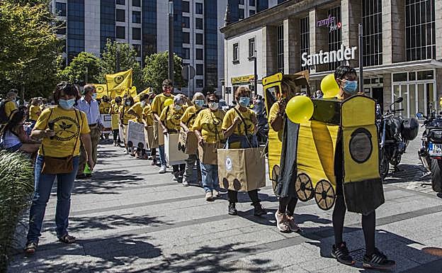 La plataforma por el tren a Bilbao exige recuperar el servicio de la tarde y otras frecuencias prepandemia