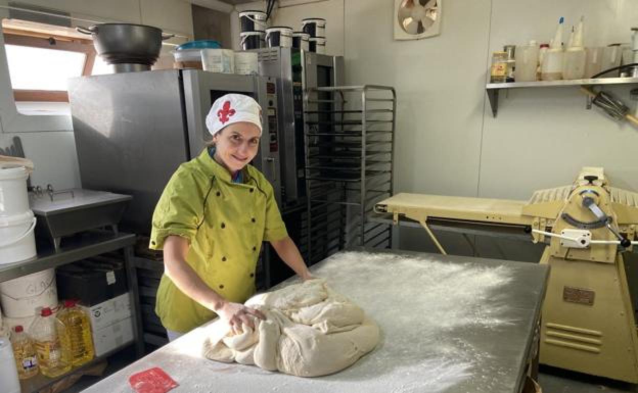 María del Mar Celador, en el obrador, situado en la comarca de La Valdivia, Palencia. 