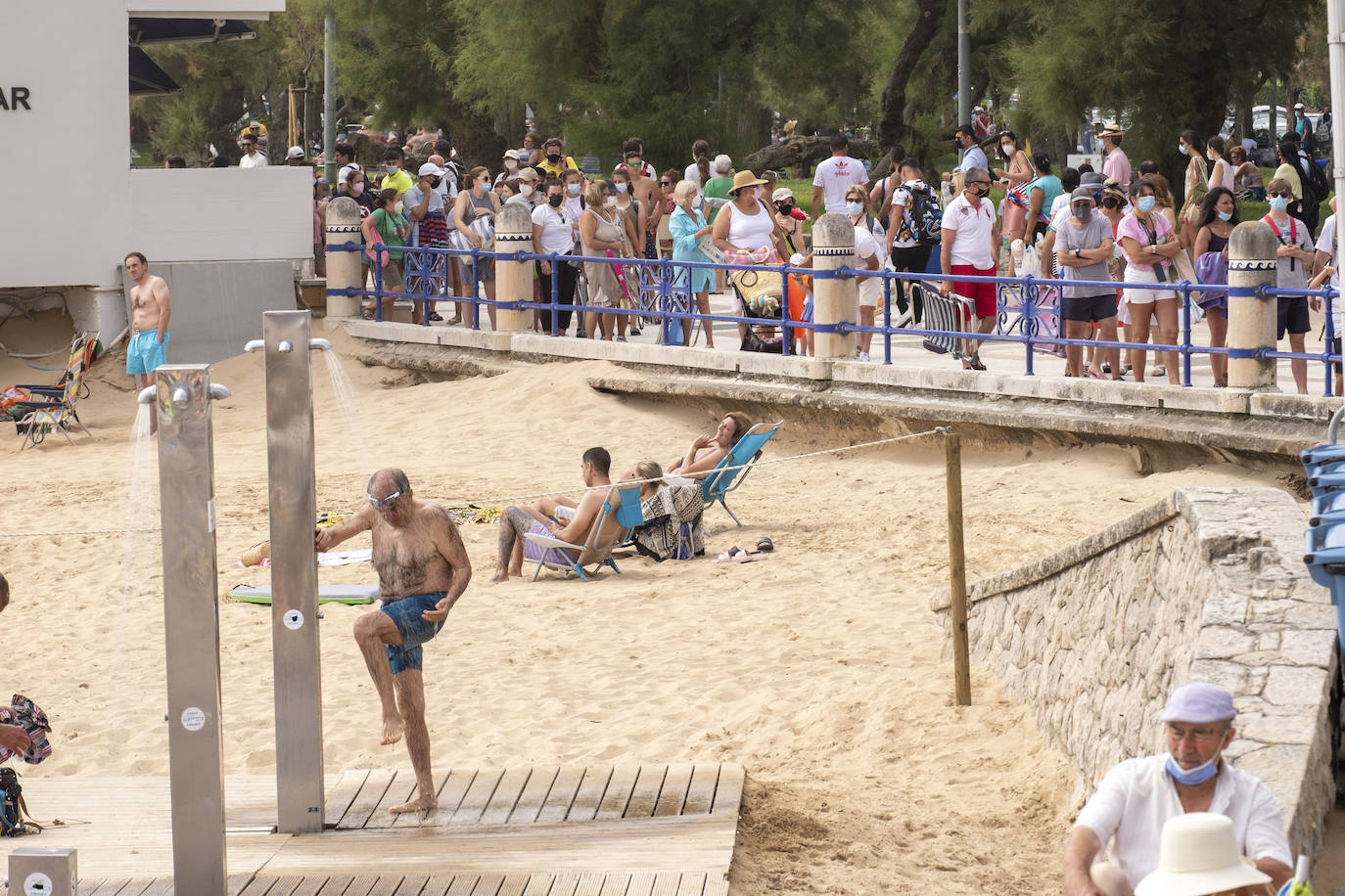 Fotos: Las playas de El Sardinero, abarrotadas este domingo