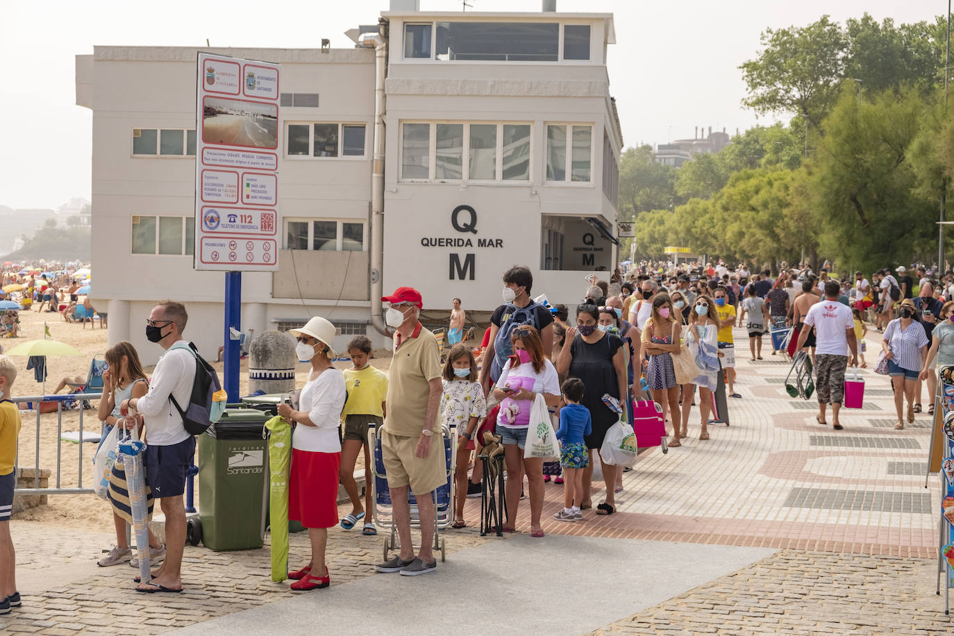 Fotos: Las playas de El Sardinero, abarrotadas este domingo