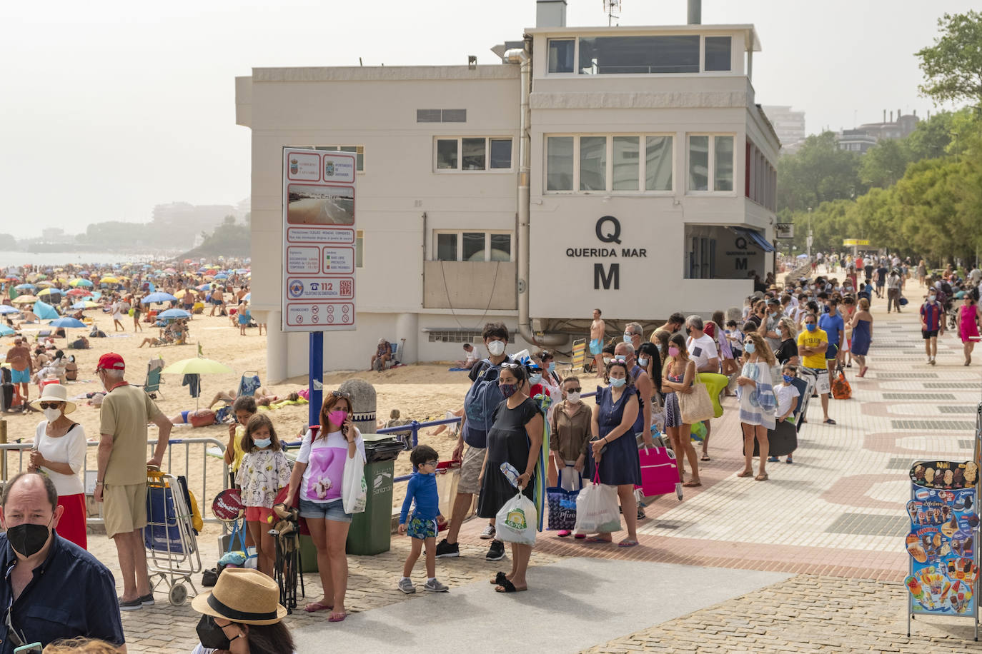 Fotos: Las playas de El Sardinero, abarrotadas este domingo