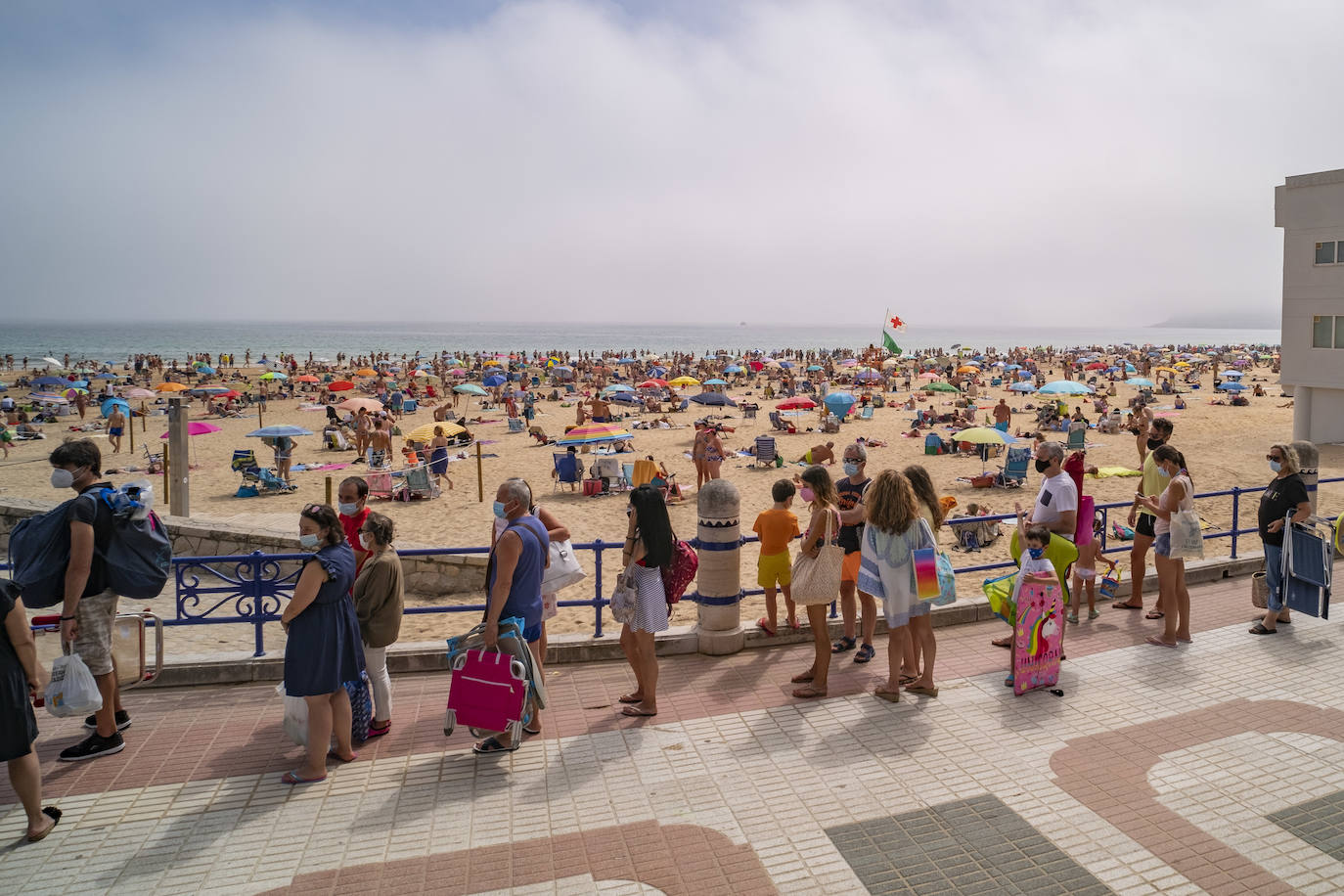 Fotos: Las playas de El Sardinero, abarrotadas este domingo