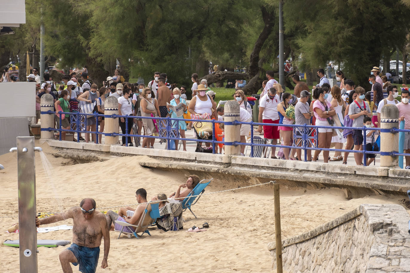 Fotos: Las playas de El Sardinero, abarrotadas este domingo